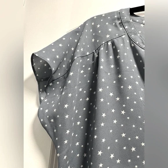 NWT - Banana Republic Factory, blue and white Star Print Top, size M - Picture 5 of 10